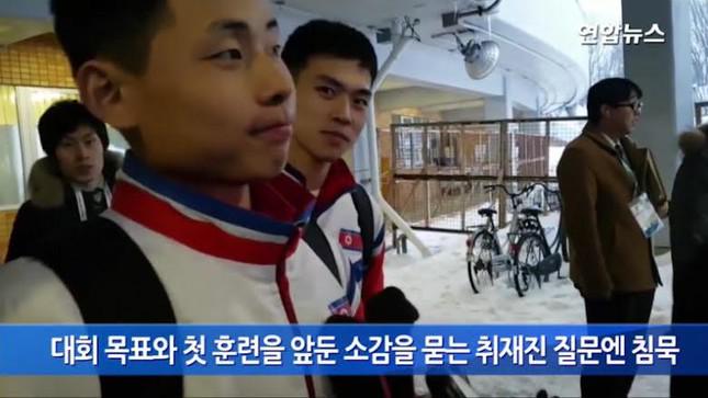 Nam vận động viên Triều Tiên bên phải khiến cộng đồng mạng Hàn Quốc "sục sôi" khi dự Thế vận hội mùa đông Pyeongchang 2018.