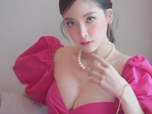 Thời trang - Sao phim "Chiếc lá cuốn bay" diện váy tôn thềm ngực đầy đặn hút vạn người ấn like