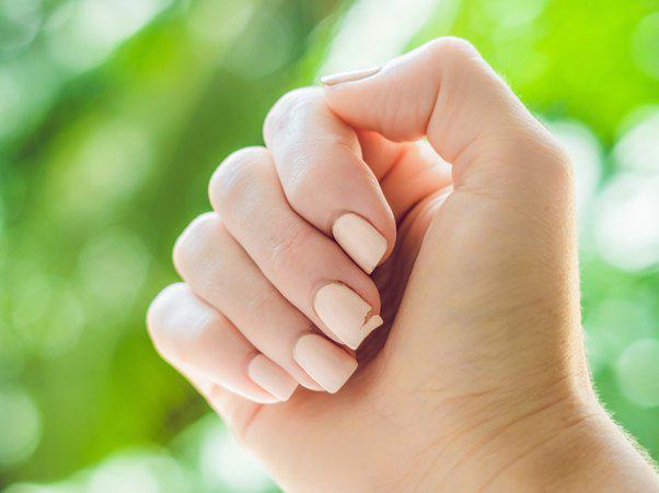 Một số biểu hiện trên móng tay có thể chỉ ra sự thiếu hụt vitamin.