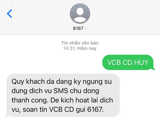 Cách hủy dịch vụ SMS chủ động của Vietcombank. Ảnh: MINH HOÀNG