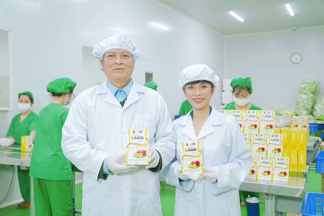 Hình ảnh PGS, TS, Bác sĩ: Trần Đình Toán - Nguyên Viện trưởng viện dinh dưỡng, Ủy viên hội đồng Dinh Dưỡng và Thuốc – Ban bảo vệ sức khỏe cán bộ Trung Ương và CEO Hồng Mỹ - Giám đốc Công ty TNHH Xuất Nhập Khẩu Quốc Tế Dược Mỹ Phẩm Homydo