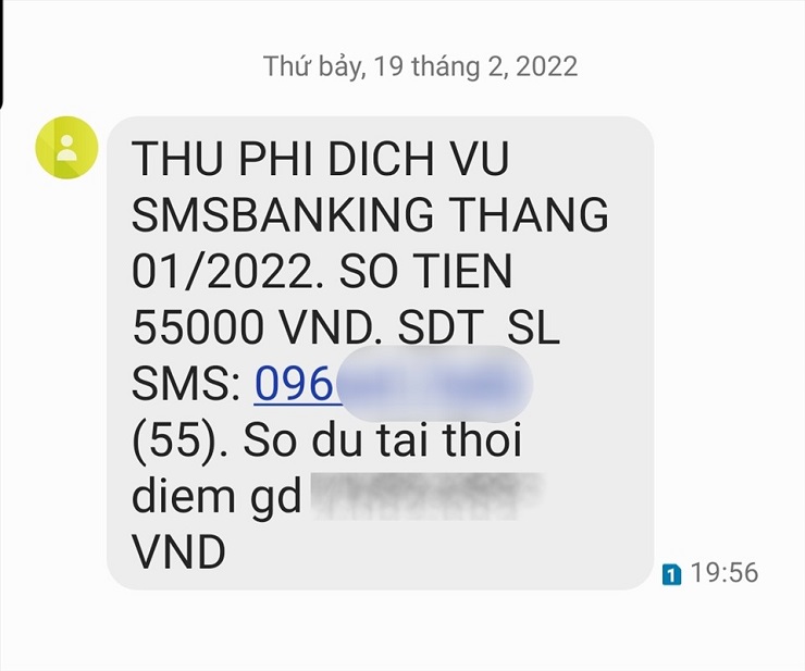 Nhiều người dùng tỏ ra "sốc" khi nhận thông báo phí SMS Banking tháng 1/2022 từ ngân hàng