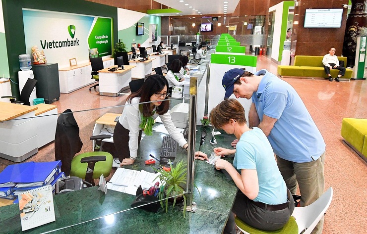 Vietcombank bị than trời về thu phí SMS Banking mới dù không phải là nhà băng có mức phí cao nhất