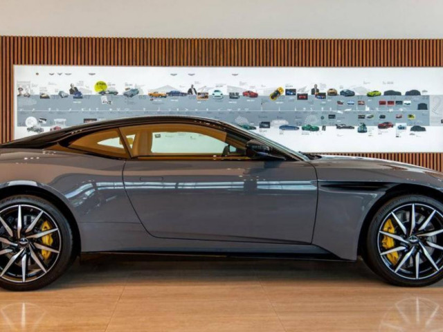 Ngắm xe - Chi tiết siêu xe thể thao Aston Martin DB11 tại Việt Nam