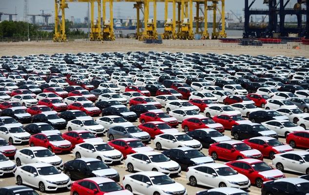 Lượng ô tô nhập khẩu nguyên chiếc trong tháng 1/2022 giảm mạnh. Ảnh minh họa