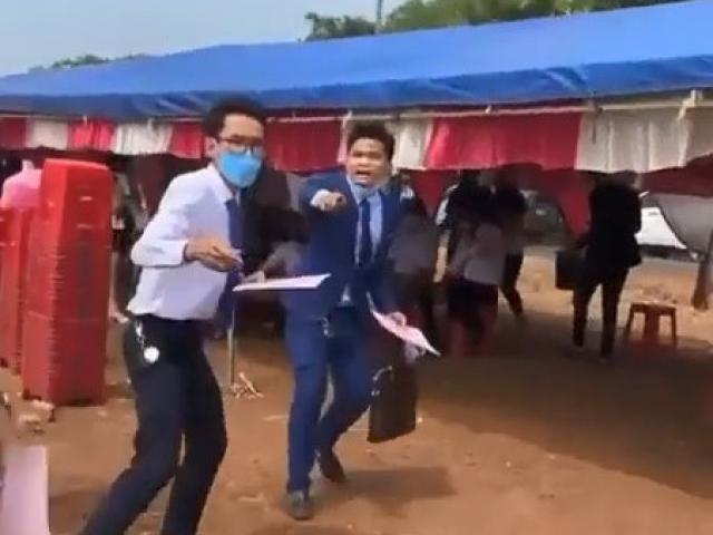 Tin tức trong ngày - Tin tức 24h qua: Ngỡ ngàng với sự thật đằng sau clip "chạy tụt quần" để chốt cọc đất