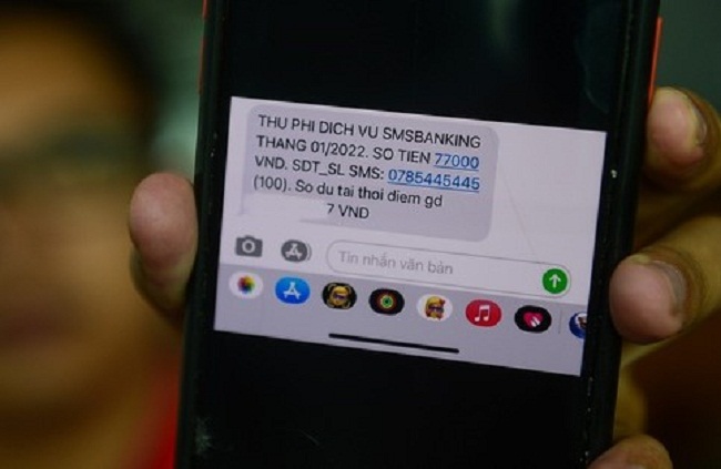 Khách hàng than trời về mức phí SMS Banking mới được Vietcombank áp dụng từ tháng 1/2022