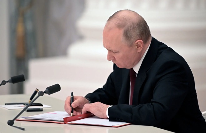 Ông Putin ký sắc lệnh công nhận vùng ly khai ở miền đông Ukranie là nhà nước độc lập.