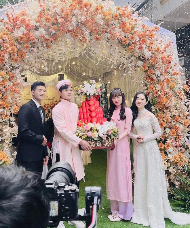 Hình ảnh đám cưới Hà Đức Chinh được rò rỉ