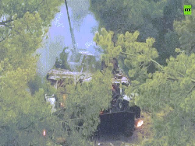 Thế giới - Nga tung video xe bọc thép nghi của Ukraine bị thiêu rụi khi xâm nhập lãnh thổ