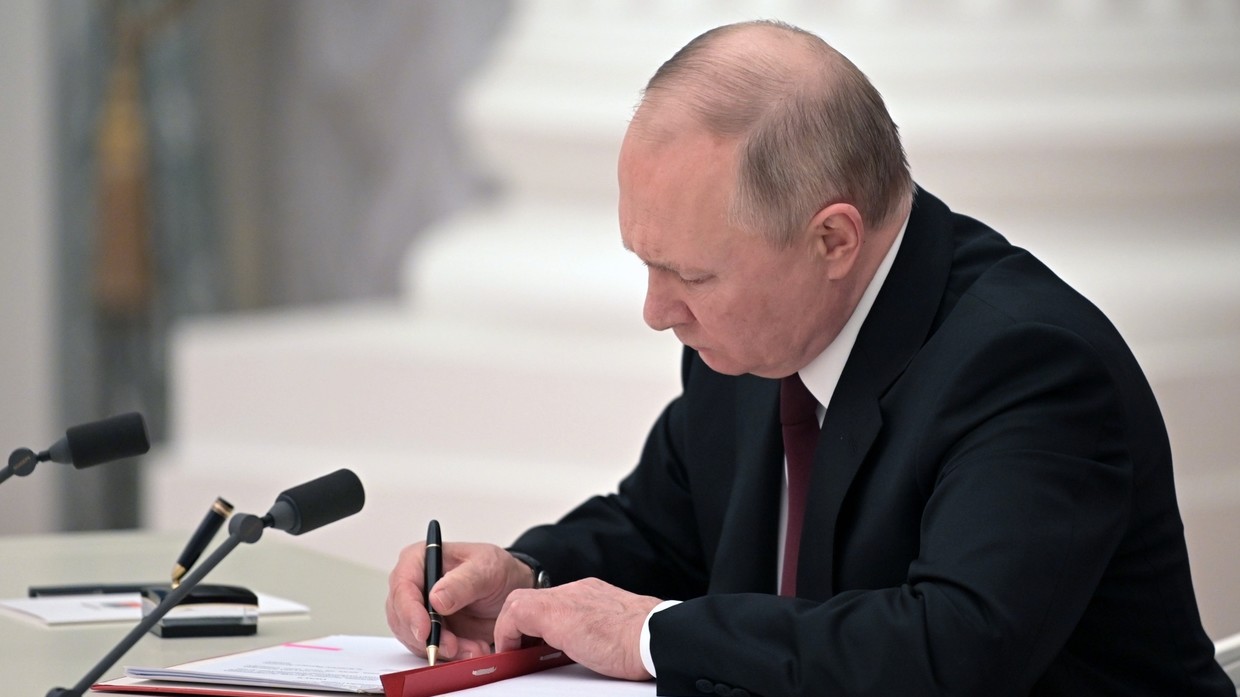 Tổng thống Putin đã ký công nhận Donezk và Luhansk là hai nhà nước độc lập