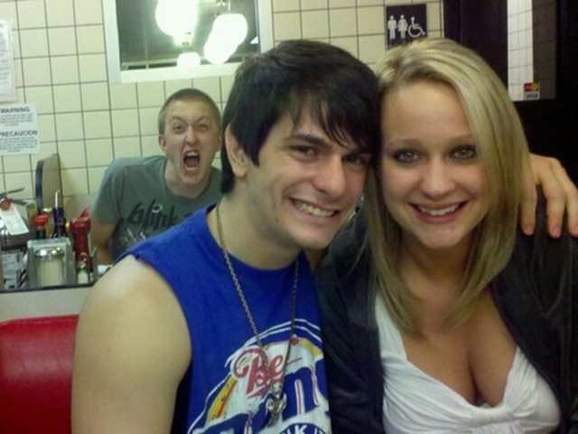 Cười 24H - Khi đang mải mê "tự sướng" thì bất ngờ xuất hiện "kẻ phá đám"