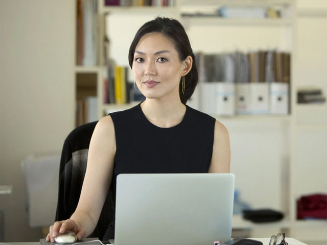 Kinh doanh - Nữ giới cũng có thể trở thành "cá mập" của thị trường chứng khoán, tại sao không?