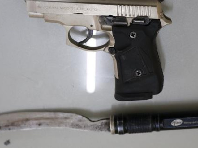 Pháp luật - Ba người thuê nhà nghỉ hốt hoảng vì bị tên cướp dùng súng khống chế