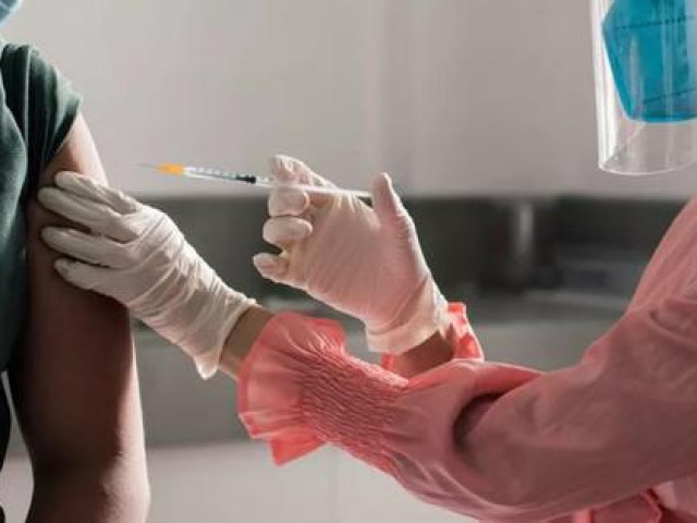 Sức khỏe đời sống - Nếu bạn bị nhiễm biến thể Omicron, có nên tiêm mũi vắc xin tăng cường?