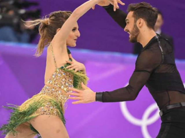 Thể thao - Người đẹp bị tụt áo tại Olympic mùa đông, trở lại giành HCV ngoạn mục