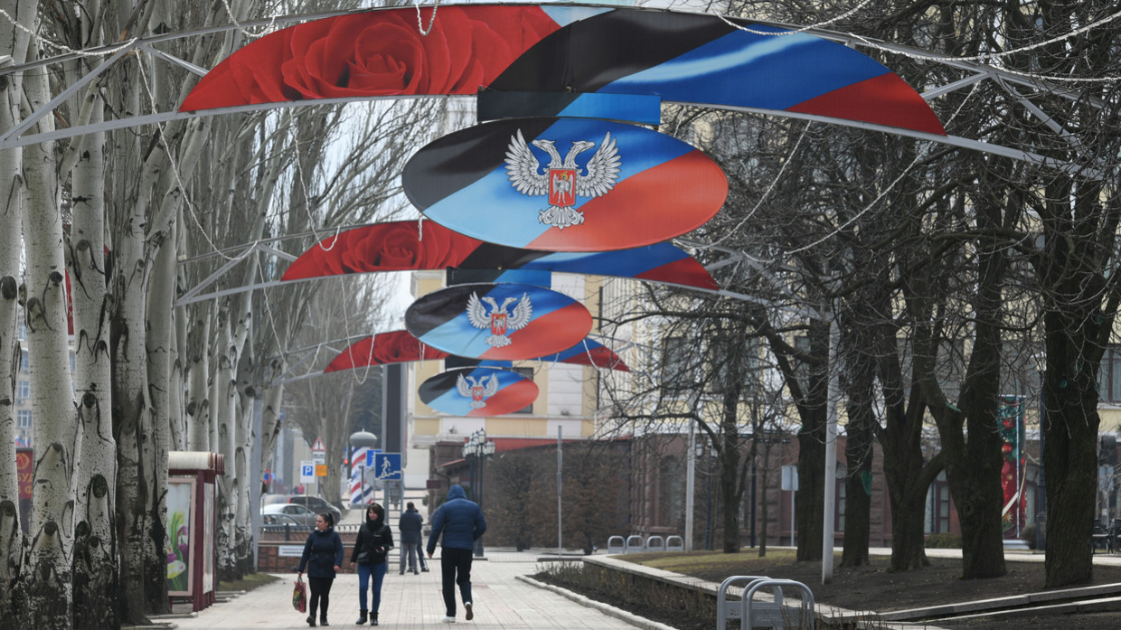 Cảnh tượng ở&nbsp;Cộng hòa Donetsk sau khi Nga công nhận độc lập.
