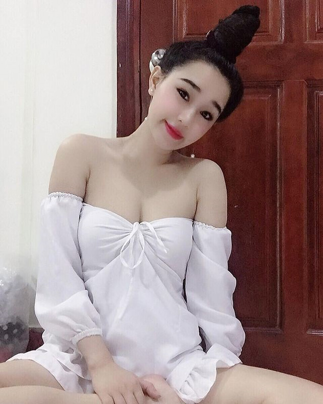 Hot girl Bình Định liên tục khiến người xem “đỏ mặt” với phong cách thời trang gợi cảm, o ép vòng 1 nghẹt thở.
