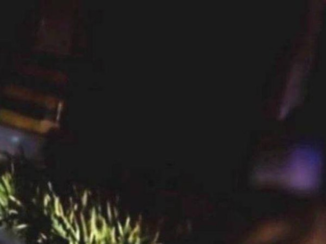 Phi thường - kỳ quặc - Đi theo tiếng khóc buổi đêm, cảnh sát bắt gặp người phụ nữ khỏa thân giữa đường