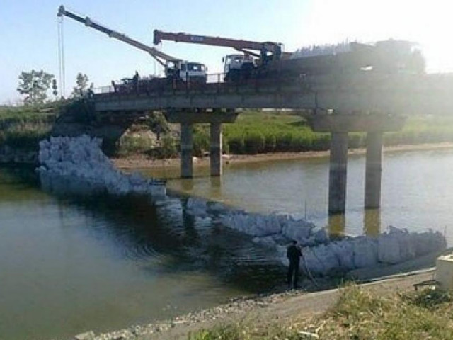 Thế giới - Căng thẳng Nga-Ukraine: Bán đảo Crimea có động thái lạ