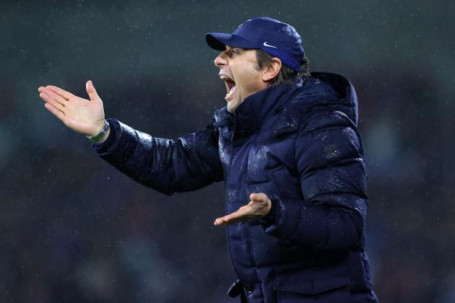Tottenham thua sốc, hụt hơi đua top 4: HLV Conte úp mở chuyện từ chức