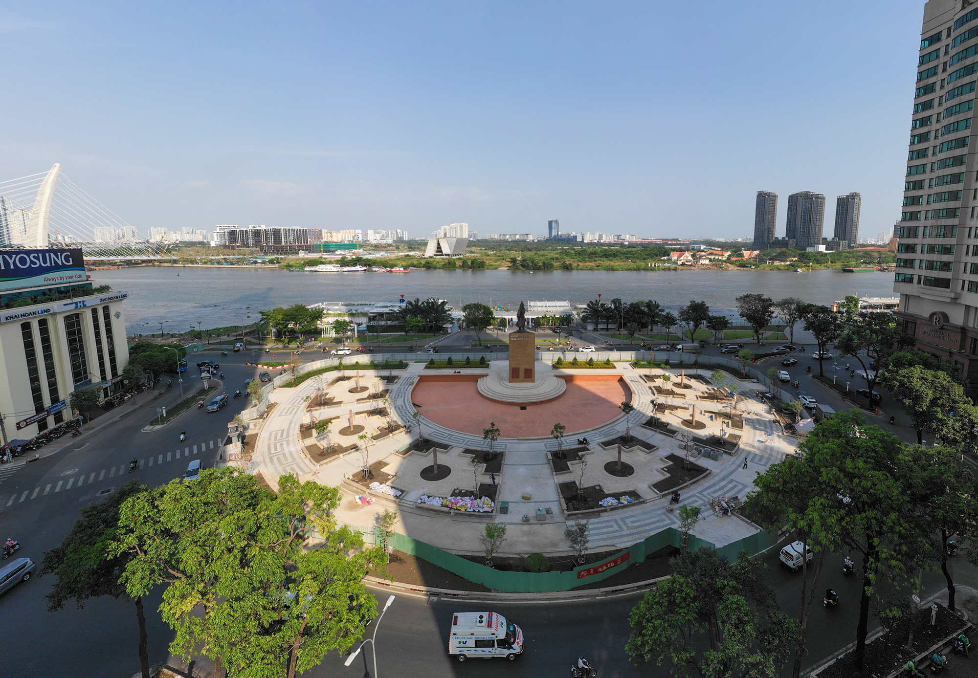 Khu tượng đài Trần Hưng Đạo thay “áo” mới bên bờ sông Sài Gòn - 3