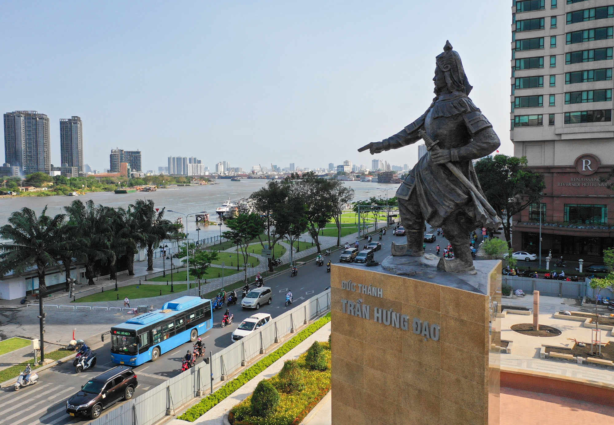 Khu tượng đài Trần Hưng Đạo thay “áo” mới bên bờ sông Sài Gòn - 4