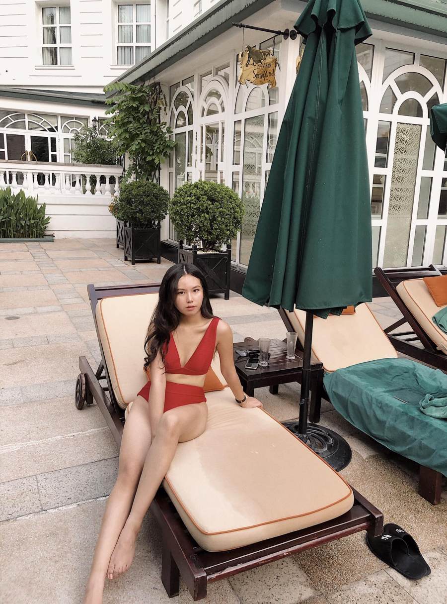 "Đã có đôi lúc thực sự tôi muốn buông xuôi không tham gia cuộc thi vì mệt và nản. Nhưng rồi, tôi lấy dần được bình tĩnh và cố gắng hoàn thành tốt hồ sơ dự thi nhất có thể làm được. Bởi đơn giản, ta chỉ có một lần để sống, quan trọng là hãy sống để mà không bao giờ phải hối tiếc" - Huyền Linh chia sẻ.