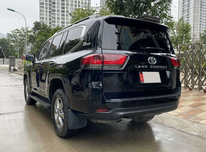 Toyota Land Cruiser thế hệ mới chạy lướt rao bán giá vẫn cao ngất - 7