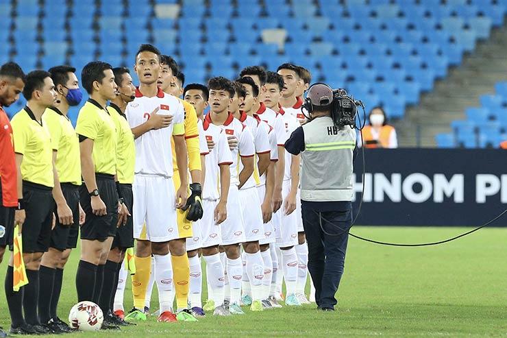U23 Việt Nam chỉ có vừa đủ 13 cầu thủ để thi đấu trận này, nhưng vẫn đầy khí thế&nbsp;bước vào một trận đấu chắc chắn khó khăn (Ảnh: Hoàng An)