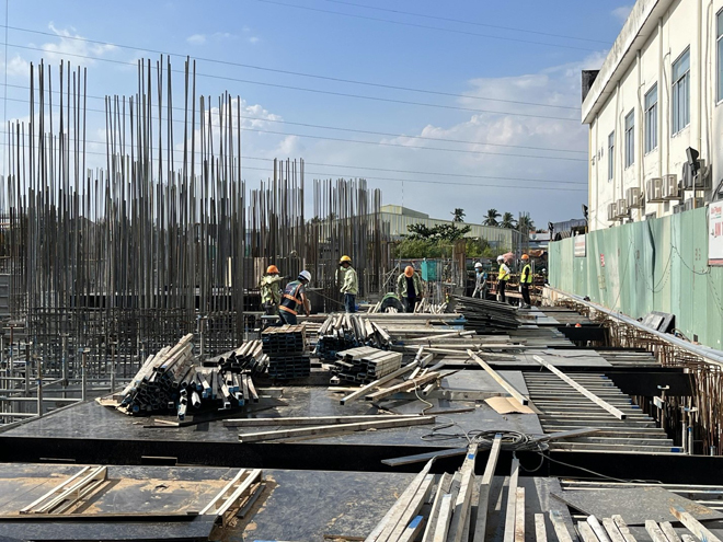 The Rivana chuẩn bị đổ bê tông sàn tầng trệt của dự án