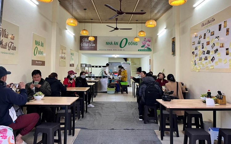 Mỗi ngày, bếp ăn 0 đồng (Lê Đức Thọ, Nam Từ Liêm, Hà Nội) phục vụ khoảng 200 suất ăn chay miễn phí cho người dân trên địa bàn Thủ đô.