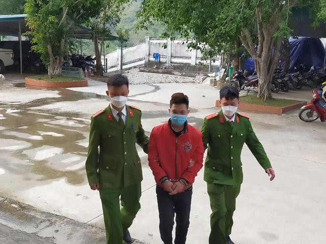 Pháp luật - Giả làm công an chặn đường cưỡng đoạt 500.000 đồng để... đổ xăng