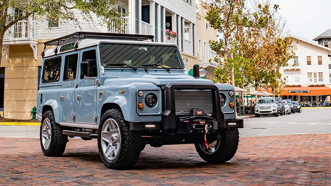 Chiêm ngưỡng Land Rover Defender mang đậm chất hoài cổ với "trái tim" của Tesla - 1