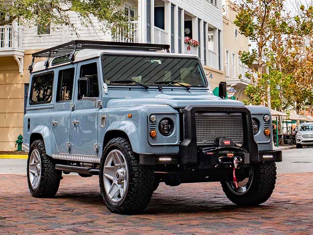 Tin tức ô tô - Chiêm ngưỡng Land Rover Defender mang đậm chất hoài cổ với "trái tim" của Tesla