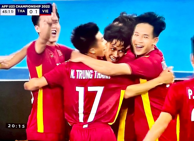 U23 Việt Nam đánh bại Thái Lan, xưng vương ĐNA: Mỹ nhân Việt nói 1 câu khiến fan nức lòng - 1