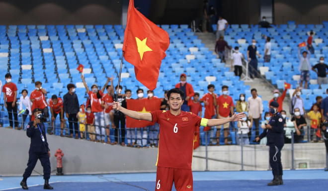 Dụng Quang Nho là đội trưởng "đặc biệt" của U23 Việt Nam, khi anh đá trận mở màn thắng Singapore 7-0, sau đó dương tính rồi trở lại đúng ở trận chung kết thắng Thái Lan 1-0