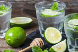 Sức khỏe đời sống - Uống nước chanh vào buổi sáng lúc bụng đói: Lợi và hại thế nào?