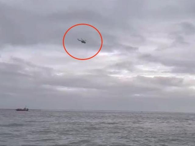 Tin tức trong ngày - Clip: Trực thăng tìm kiếm nạn nhân mất tích vụ chìm ca nô làm 15 người thiệt mạng