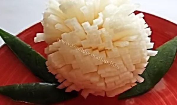 How to make decorative flowers from radishes is very simple and beautiful, even clumsy people can do it - 3