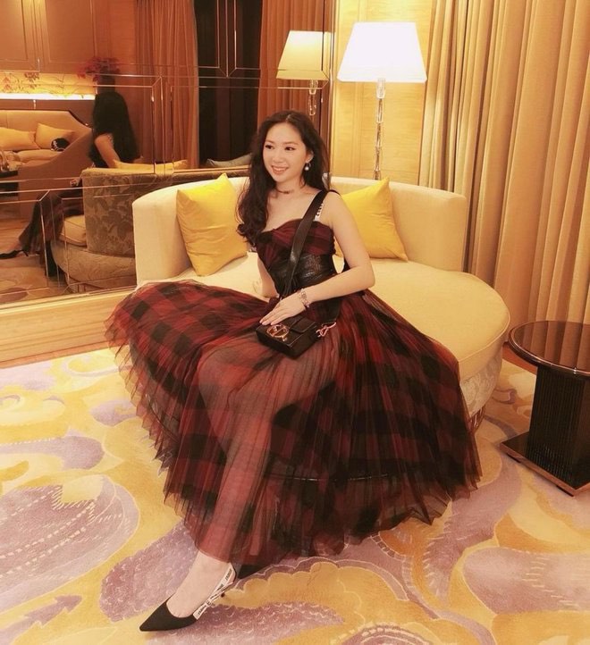 Con gái 18 tuổi của Nhậm Đạt Hoa được khuyên đi thi hoa hậu vì quá xinh đẹp, cao 1m80 - 8