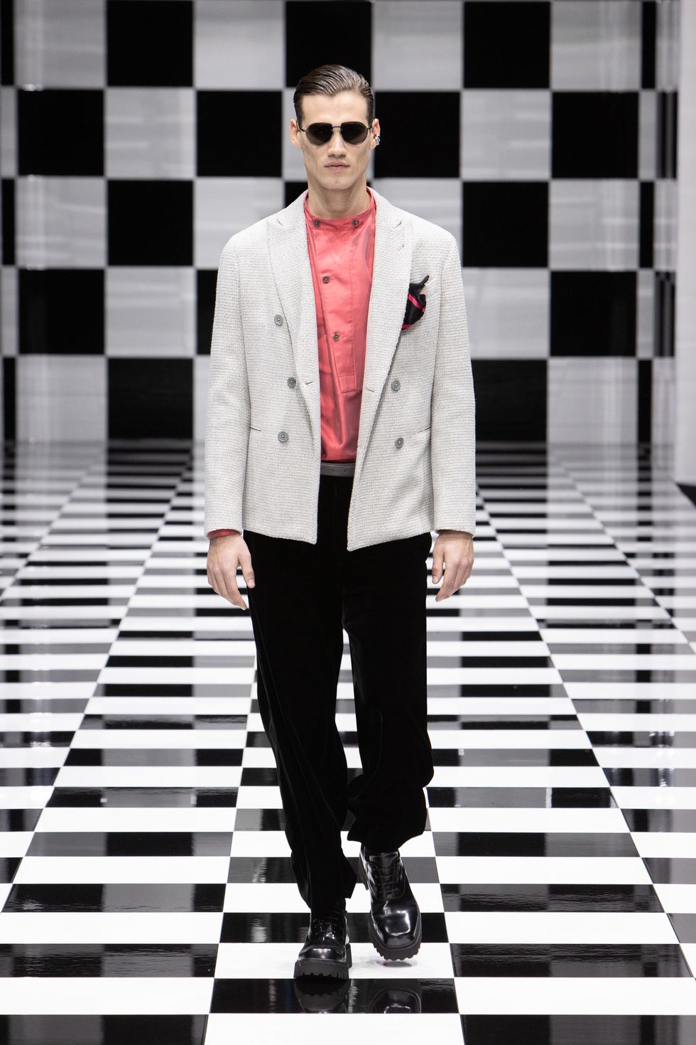 Emporio Armani tiếp tục phong cách sang trọng truyền thống với bộ sưu tập mới nhất - 3