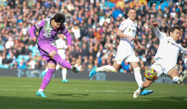 Son ghi bàn ấn định chiến thắng 4-0 cho Tottenham trước Leeds