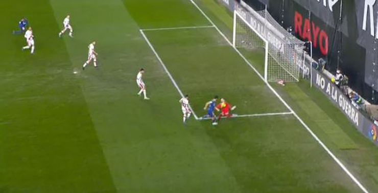 Pha khép góc của Luca Zidane đã ngăn Marco Asensio ghi bàn thắng sớm