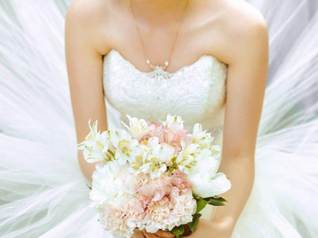 Bạn trẻ - Cuộc sống - Vợ cũ vác bụng bầu đến đám cưới đòi lại chồng, muối mặt rời đi khi sự thật bại lộ