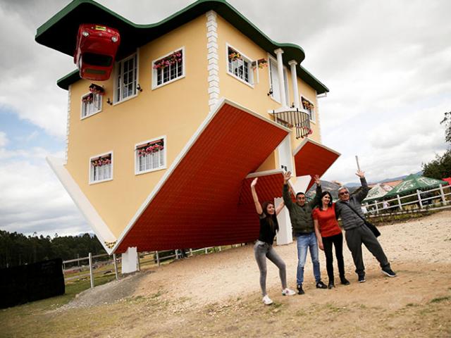 Du lịch - Bất chấp bị nói "điên rồ" khi xây nhà lộn ngược, người đàn ông này giờ chỉ ngồi đếm tiền