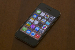 Thời trang Hi-tech - Chiếc iPhone bị ngâm 10 năm trong nhà vệ sinh vẫn trông như mới