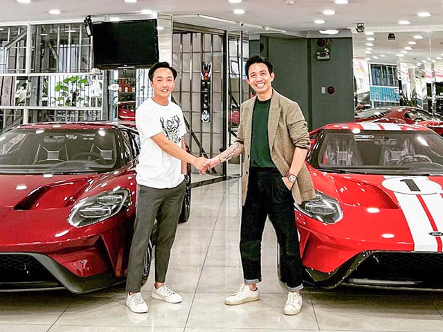 Ô tô - Hai đại gia Cường "Đô la" và Minh "Nhựa" ngắm nghía bộ đôi siêu xe Ford GT