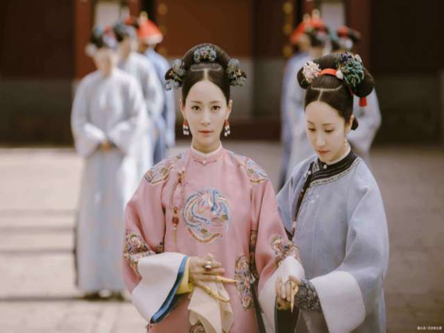 Giải trí - Phi tần đi lại trong cung thường phải có người đỡ tay: Lý do khiến hậu thế "ngã ngửa"