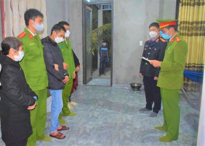 Quyết định khởi tố bị can và lệnh bắt bị can để tạm giam đối với "bóng ma" Trương Hùng Sơn về hành vi Trộm cắp tài sản.